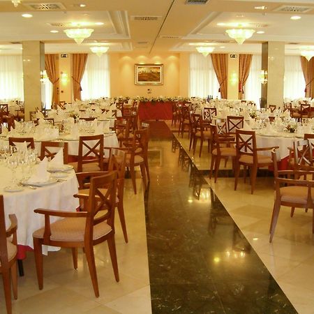 Hotel Villa De Almazán Екстериор снимка