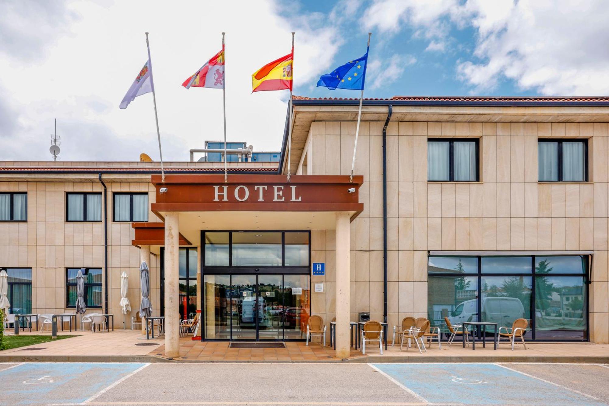 Hotel Villa De Almazán Екстериор снимка
