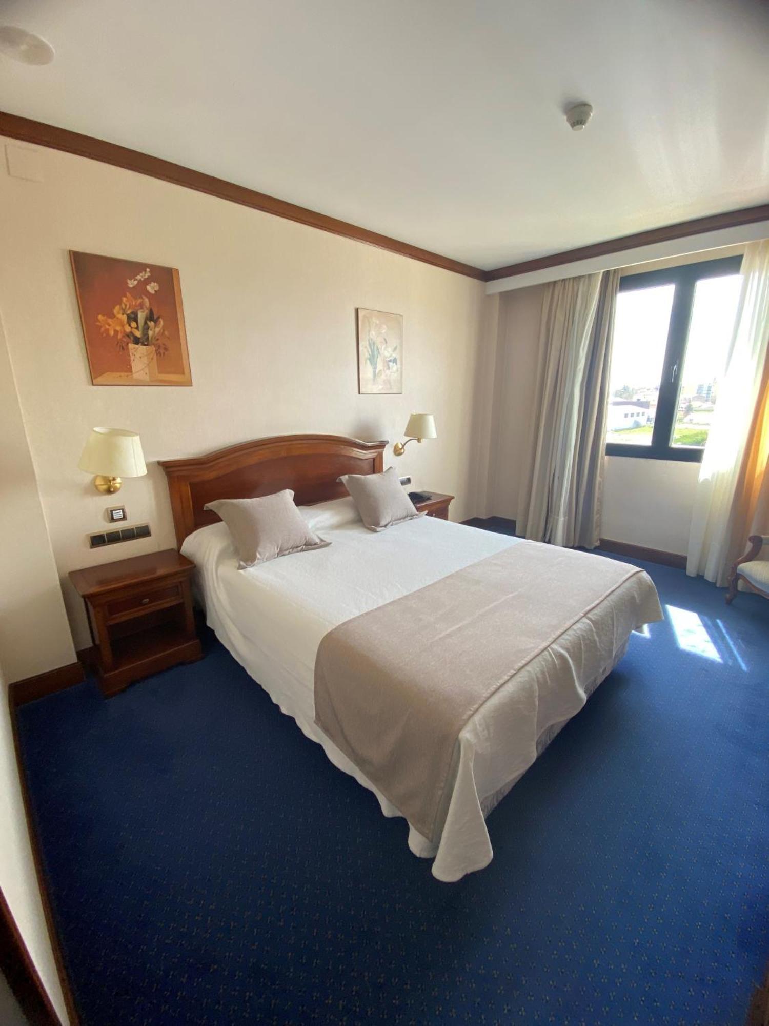 Hotel Villa De Almazán Екстериор снимка