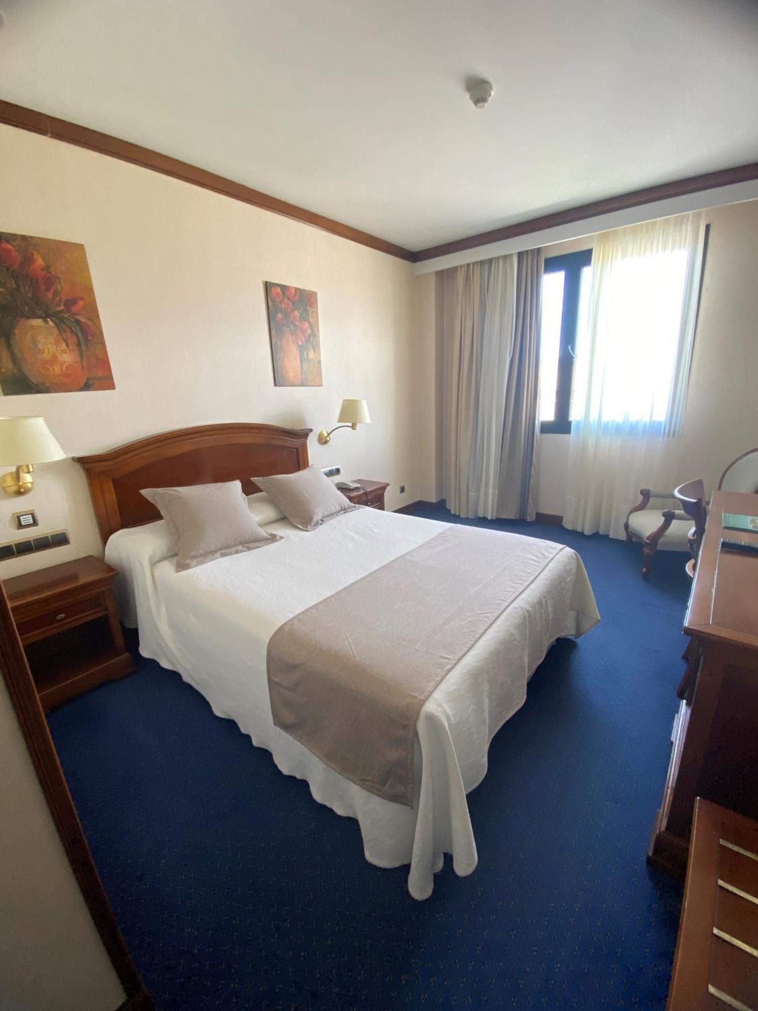 Hotel Villa De Almazán Екстериор снимка