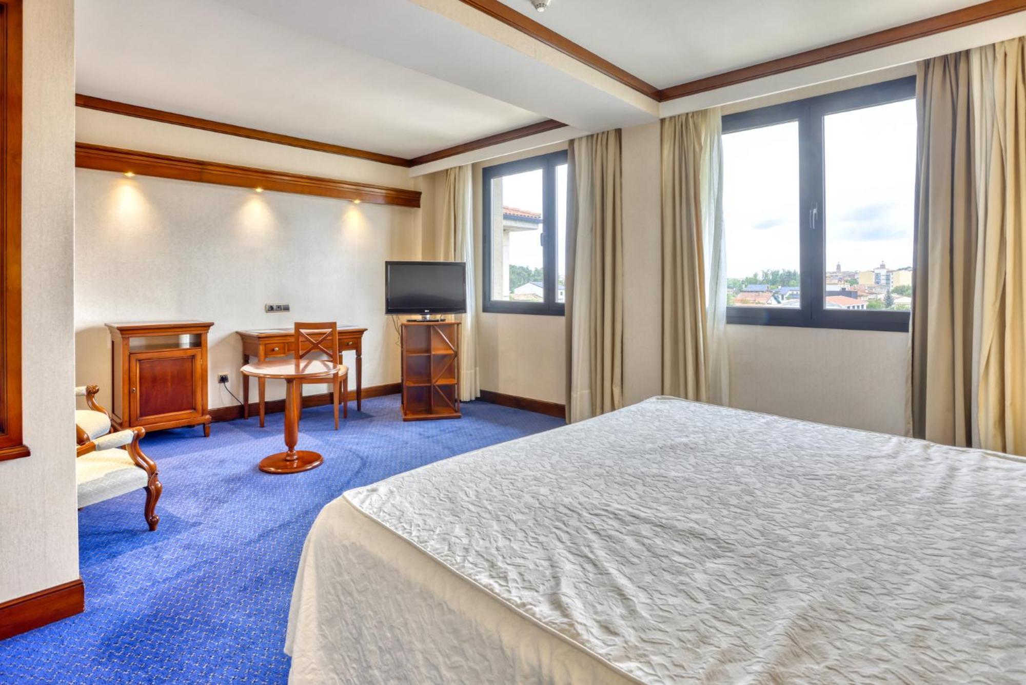 Hotel Villa De Almazán Екстериор снимка