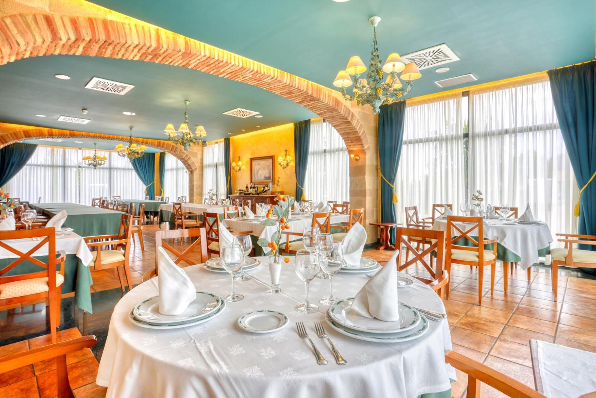 Hotel Villa De Almazán Екстериор снимка