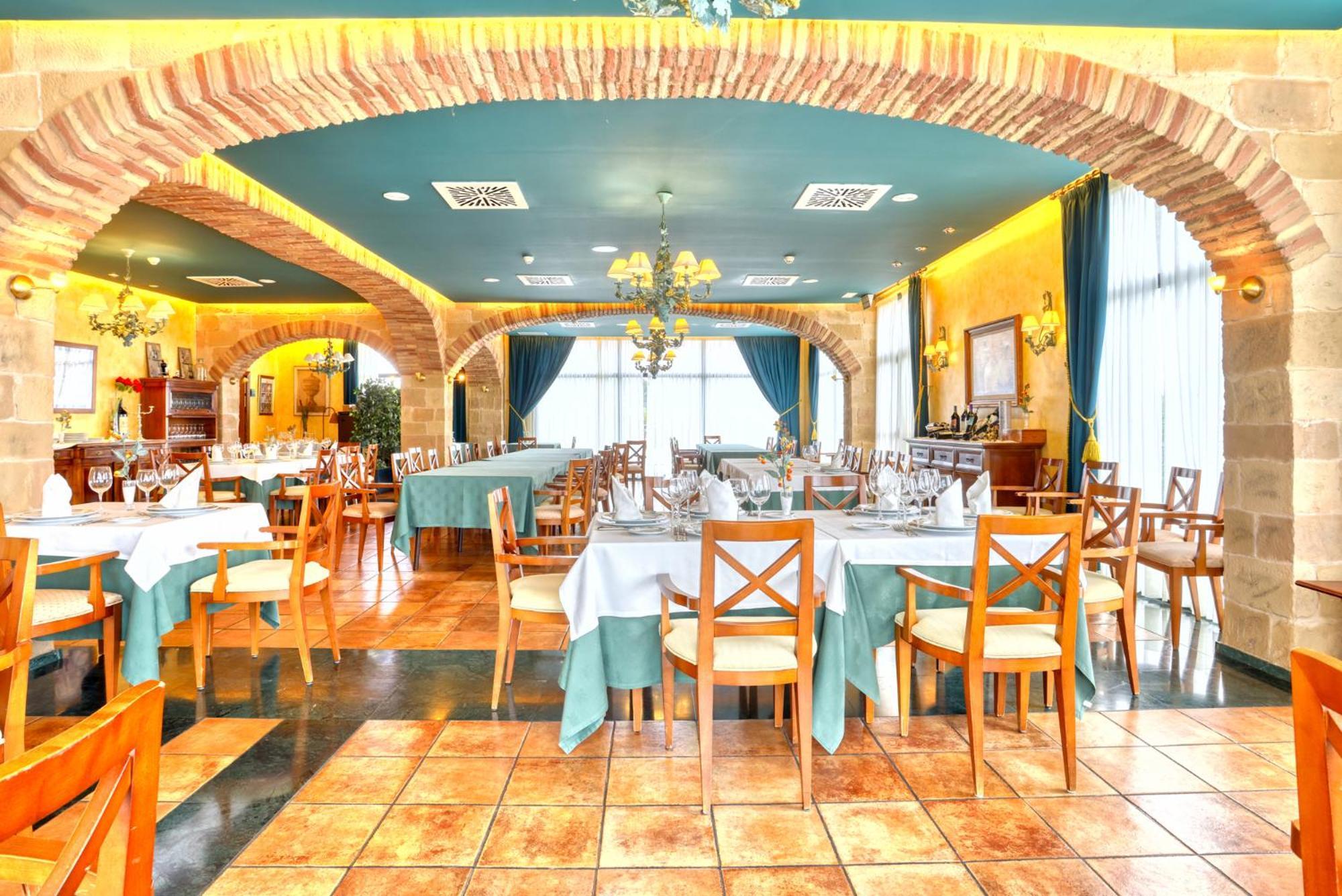 Hotel Villa De Almazán Екстериор снимка