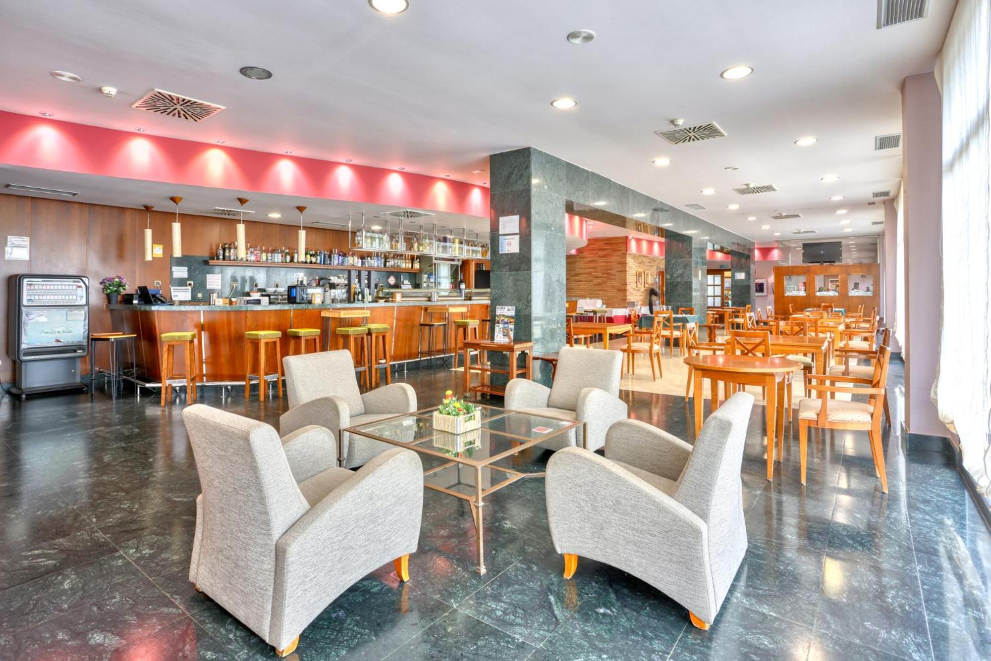 Hotel Villa De Almazán Екстериор снимка