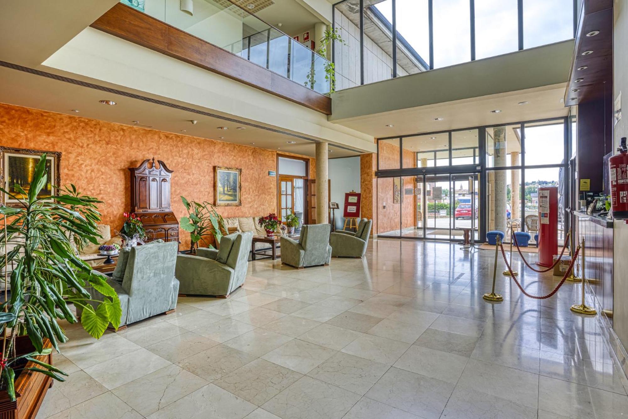 Hotel Villa De Almazán Екстериор снимка