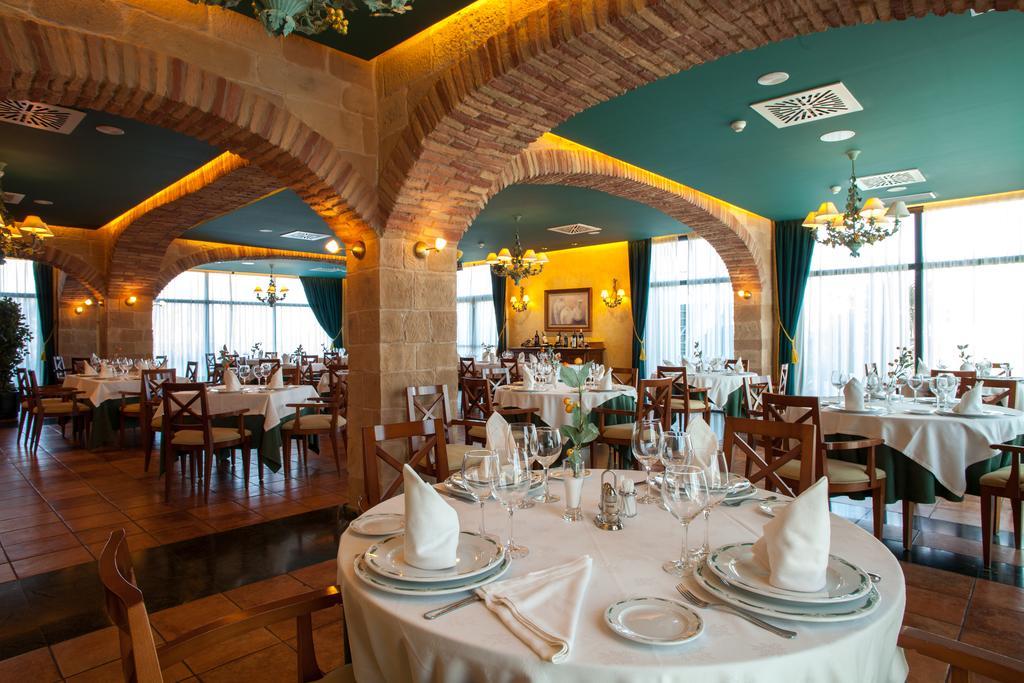 Hotel Villa De Almazán Екстериор снимка