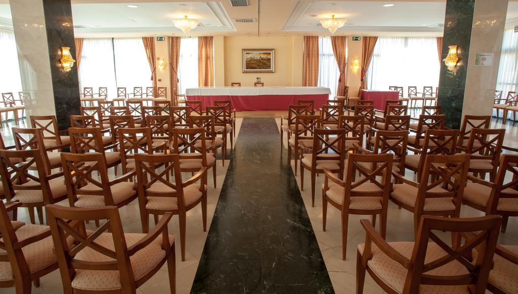 Hotel Villa De Almazán Екстериор снимка