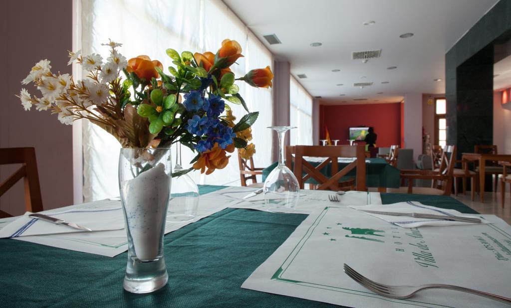 Hotel Villa De Almazán Екстериор снимка