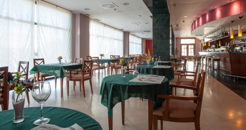Hotel Villa De Almazán Екстериор снимка