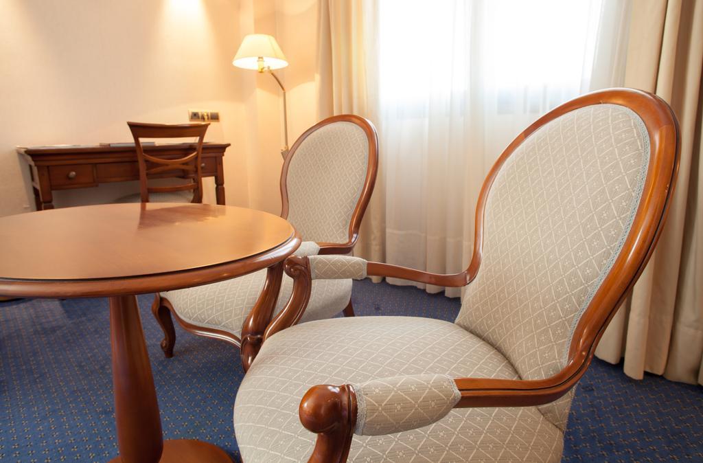 Hotel Villa De Almazán Екстериор снимка