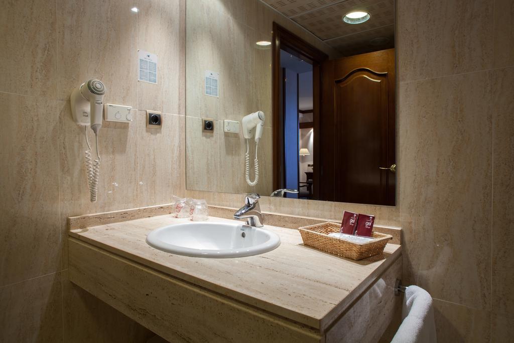 Hotel Villa De Almazán Екстериор снимка